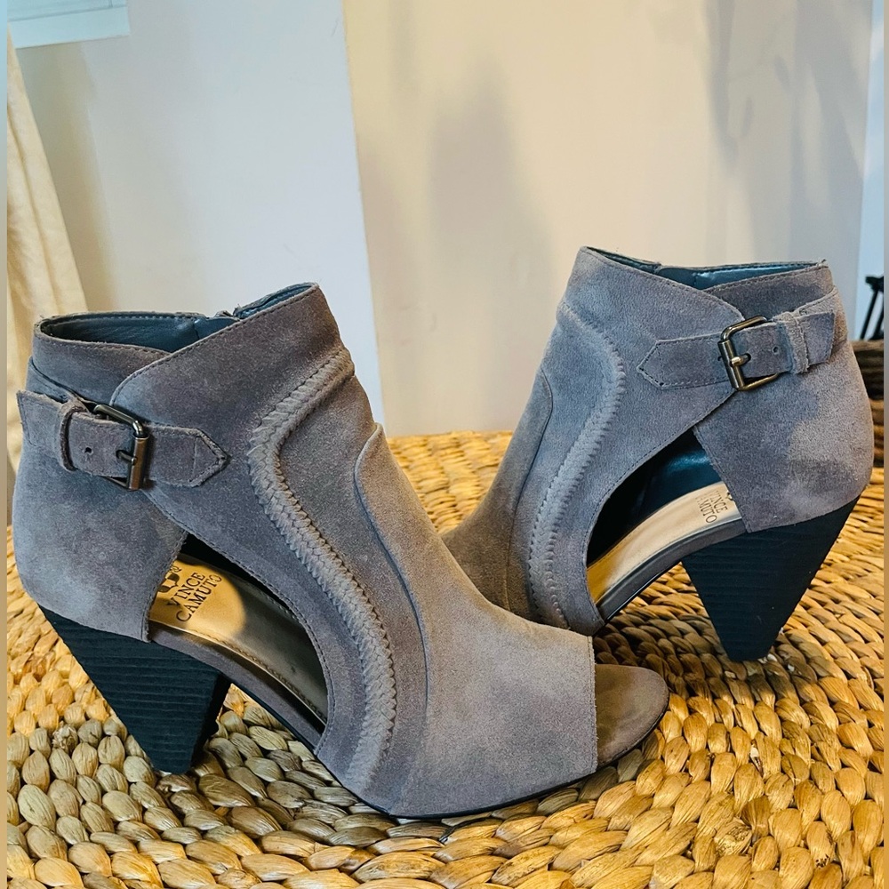 Vince Camuto “Ennley” Bootie - Picture 3 of 4